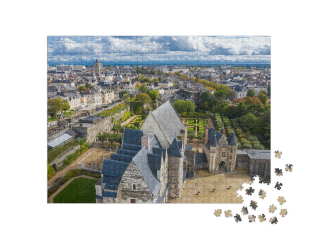 Puzzle de 1000 pièces « Vue aérienne du célèbre château d'Angers dans la vallée de la Loire, ouest de la France »