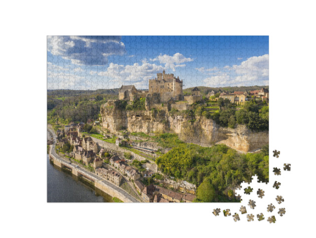 Puzzle de 1000 pièces « une vue aérienne du village de beynac-et-cazenac, dordogne, france. »