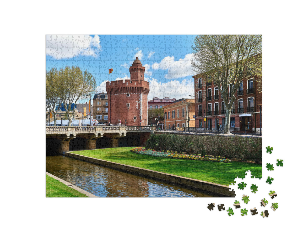 Puzzle de 1000 pièces « Vue sur le canal et le château de Perpignan au printemps. Pyrénées-Orientales, France »
