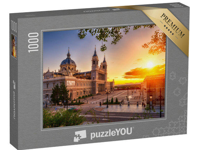 Puzzle de 1000 pièces « Coucher de soleil sur la cathédrale Santa Maria la Real de La Almudena à Madrid »