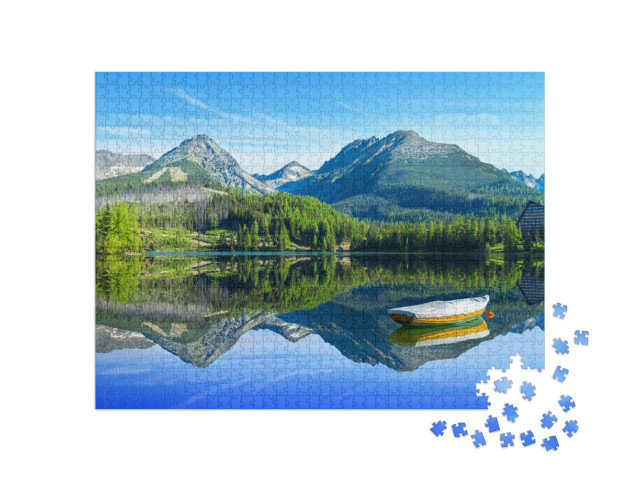 Puzzle de 1000 pièces « Lac de montagne Strbske Pleso dans le parc national des Hautes Tatras, Slovaquie »
