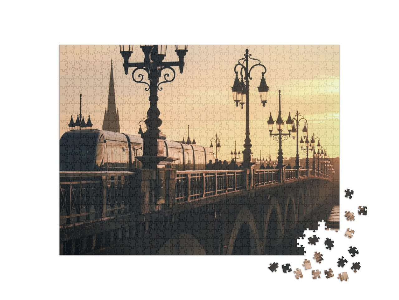 Puzzle de 1000 pièces « Tramway moderne sur le pont de Pierre à Bordeaux au coucher du soleil »