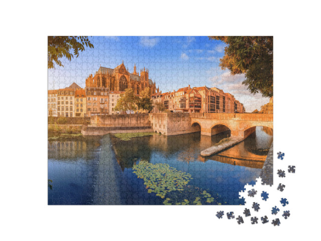 Puzzle de 1000 pièces « Vue panoramique matinale du pont sur la Moselle à Metz, France »