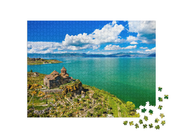 Puzzle de 1000 pièces « Monastère de Hayravank sur les rives du lac Sevan, Arménie »