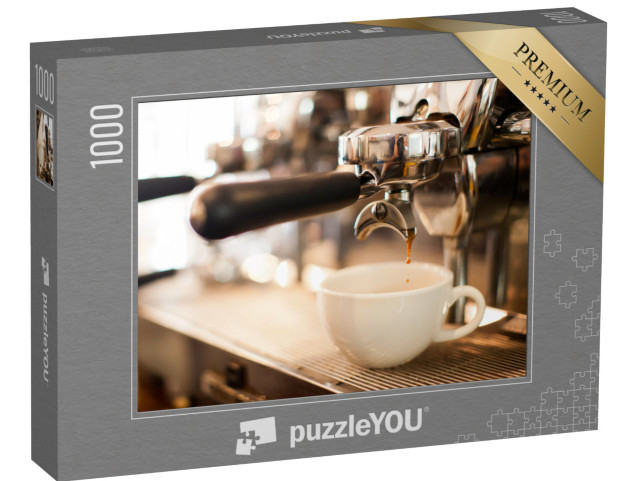 Puzzle de 1000 pièces « Un café frais et délicieux dans une machine à porte-filtre »