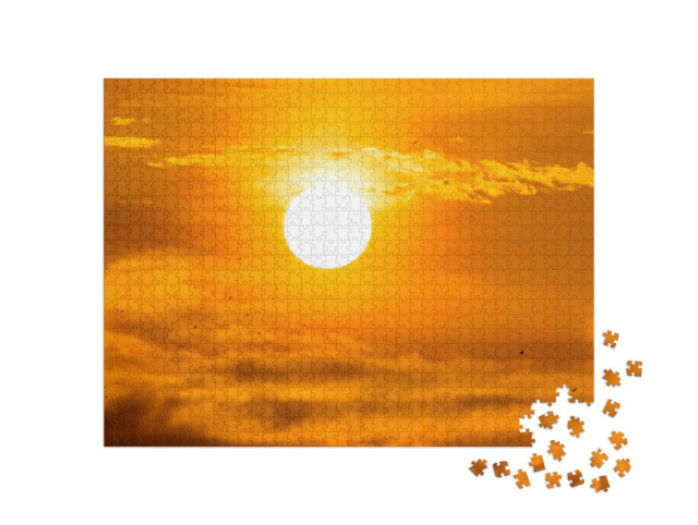 Puzzle de 1000 pièces « Vol de petits oiseaux dans un lever de soleil doré »