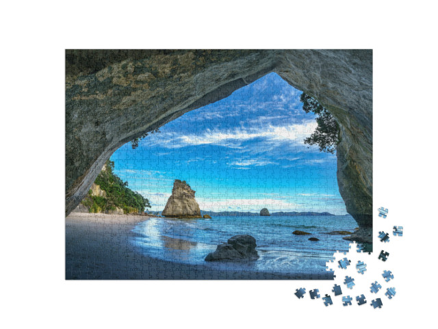 Puzzle de 1000 pièces « Vue de la grotte à Cathedral Cove Beach, Coromandel, Nouvelle-Zélande »