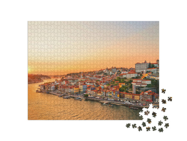 Puzzle de 1000 pièces « Magnifique coucher de soleil sur le centre-ville de Porto »