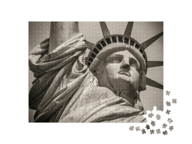 Puzzle de 1000 pièces « Gros plan sur la Statue de la Liberté en noir et blanc »