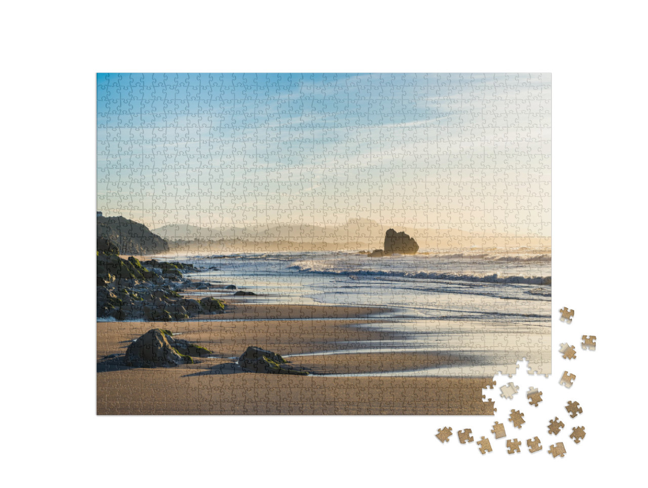 Puzzle de 1000 pièces « Plage au coucher du soleil dans la ville de Biarritz, Pays basque, France »