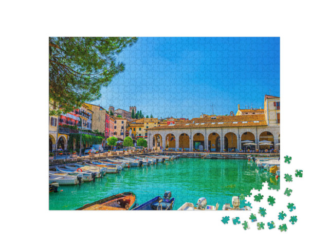 Puzzle de 1000 pièces « Vieux port avec bateaux à moteur, Lombardie, Italie du Nord »