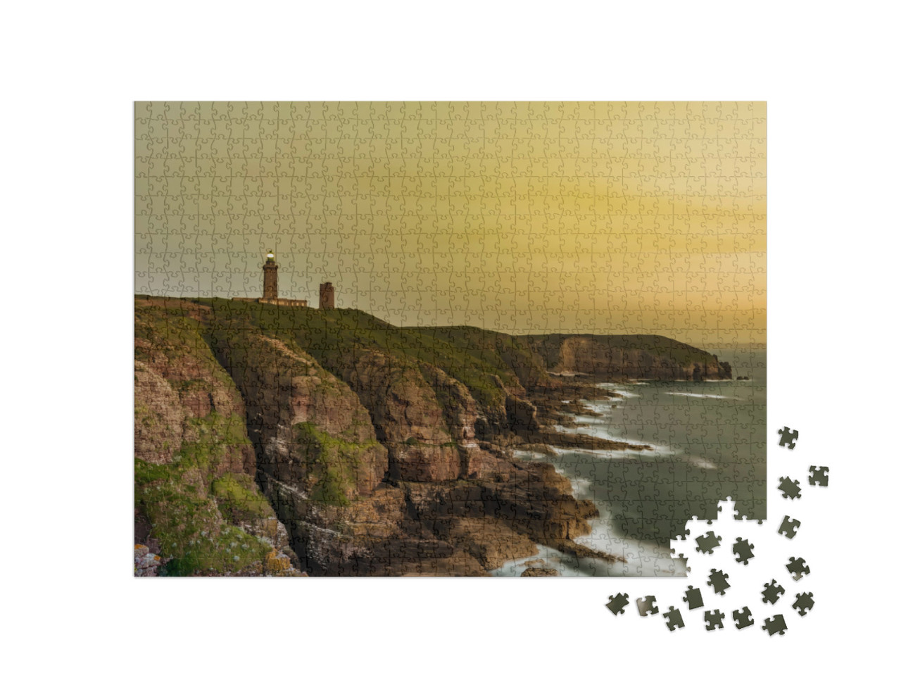 Puzzle de 1000 pièces « Phare du Cap Fréhel, dans les Côtes d'Armor, au coucher du soleil. »