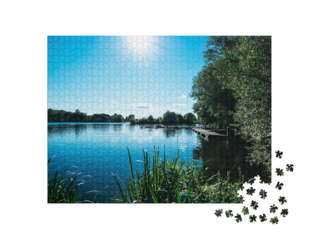Puzzle de 1000 pièces « Paysage fluvial par une journée d'été ensoleillée, Elbe à Hambourg, Allemagne »