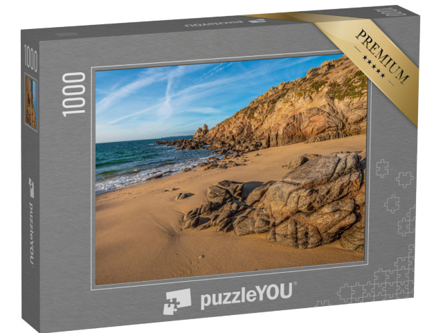 Puzzle de 1000 pièces « Roches de granit et sable jaunâtre sur la côte sud-ouest de l'île de Houat en Bretagne. »