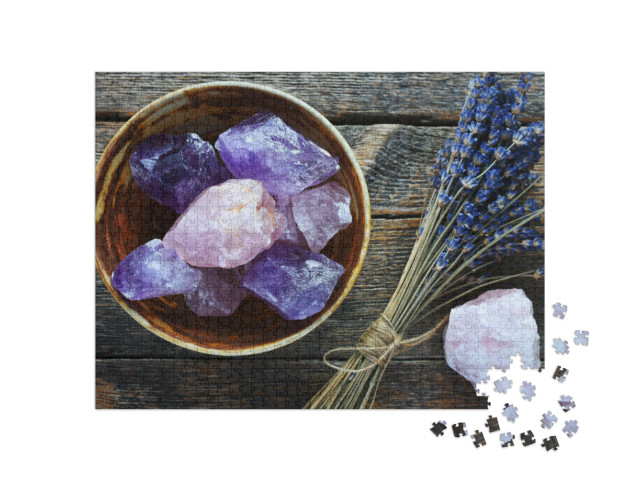 Puzzle de 1000 pièces « Tableau d'un bol en céramique avec un grand quartz rose et un cristal d'améthyste »