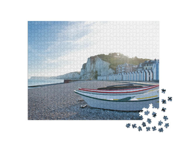 Puzzle de 1000 pièces « Plage d'Yport avec la Falaise d'Amont, contre-jour au lever du soleil »