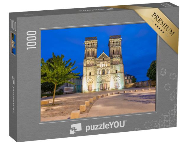 Puzzle de 1000 pièces « Abbaye aux Dames à Caen, France. Vue nocturne. »