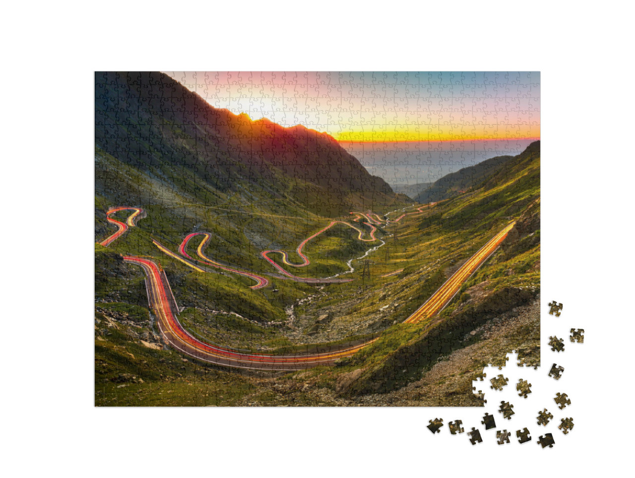 Puzzle de 1000 pièces « Le col du Transfagarasan au coucher du soleil en Roumanie »