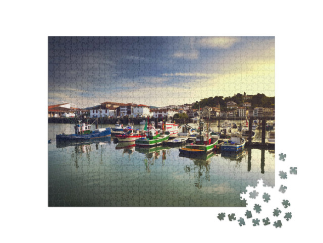 Puzzle de 1000 pièces « Bateaux de pêche dans le port de Saint Jean de Luz, au Pays Basque, France. »