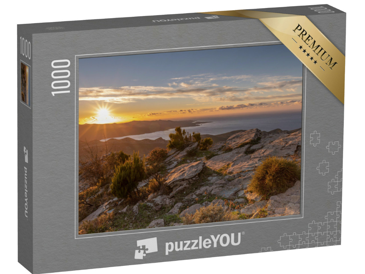Puzzle de 1000 pièces « Végétation automnale dans les montagnes de Corse avec la mer en arrière-plan »