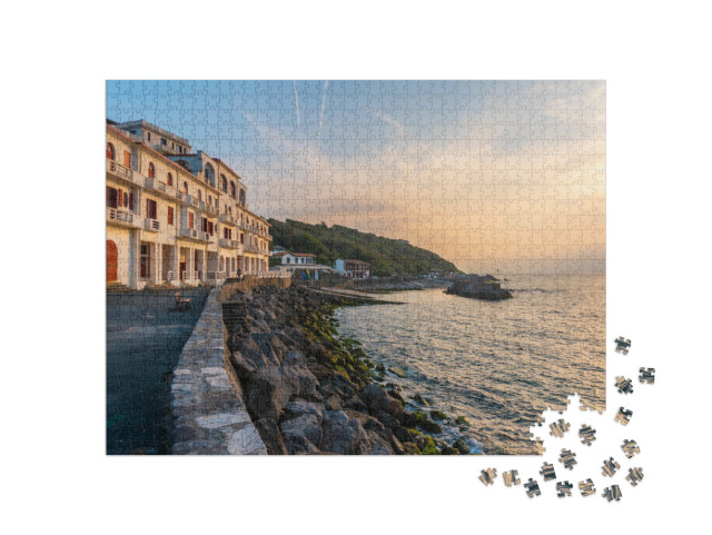 Puzzle de 1000 pièces « Coucher de soleil sur la plage de Guethary dans la province de Lapurdi »