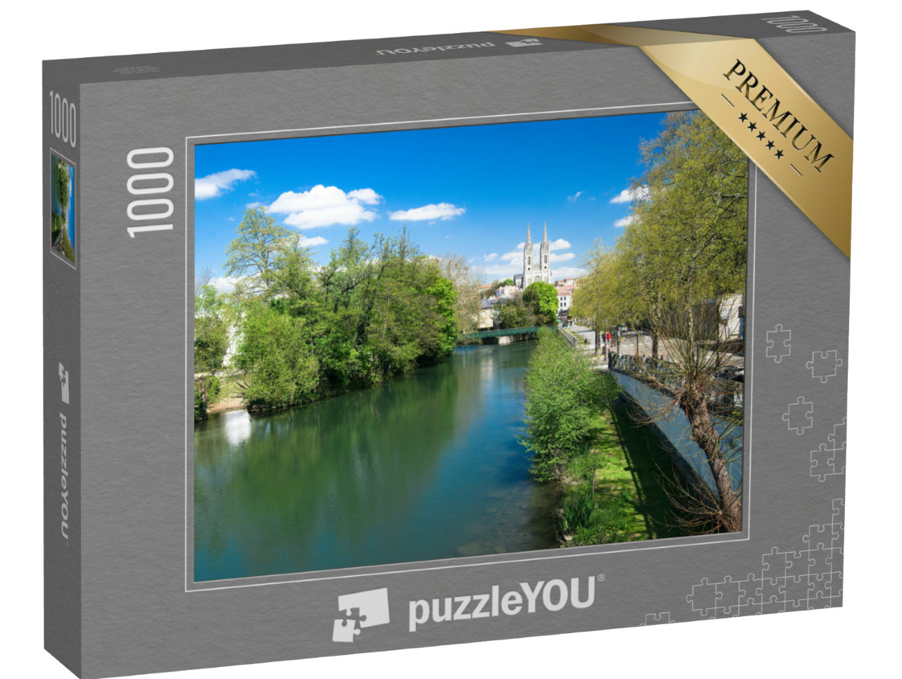 Puzzle de 1000 pièces « L'église Saint-André et la rivière "Sèvre Niortaise" à Niort par une journée ensoleillée. »