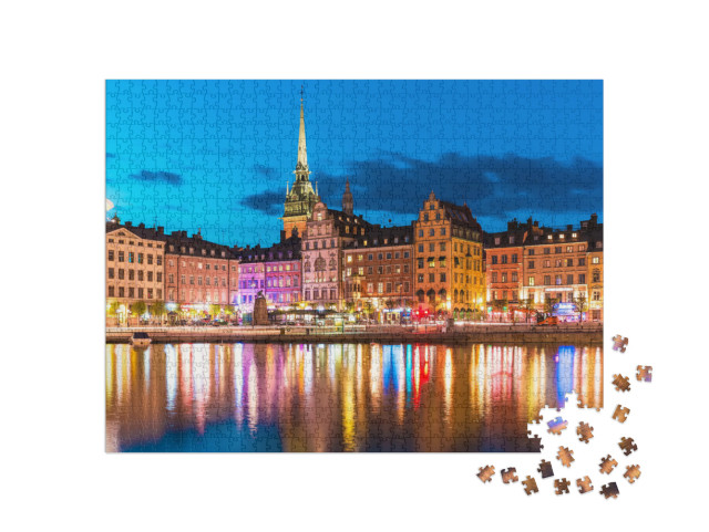 Puzzle de 1000 pièces « Panorama nocturne estival de la vieille ville de Stockholm, Suède »