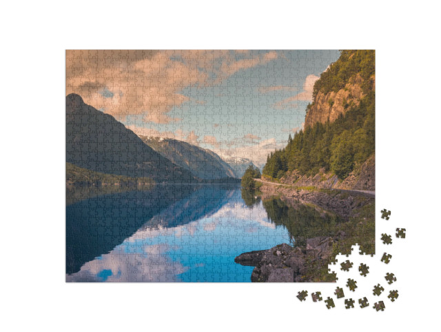 Puzzle de 1000 pièces « Hardangerfjord estival près de Trolltunga, Norvège »