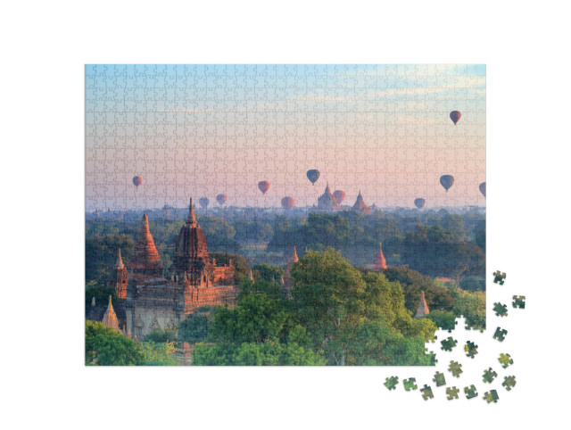 Puzzle de 1000 pièces « Montgolfières au-dessus des pagodes au lever du soleil à Bagan, Myanmar »