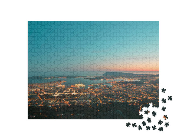 Puzzle de 1000 pièces « Vue de Toulon depuis le Mont Faron au coucher du soleil »