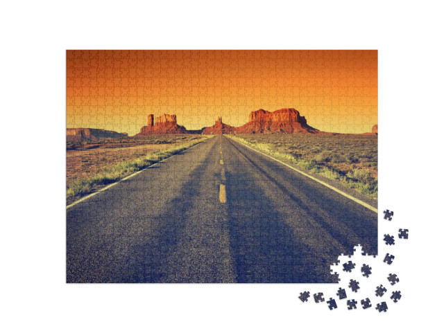 Puzzle de 1000 pièces « Route vers Monument Valley au coucher du soleil, États-Unis »