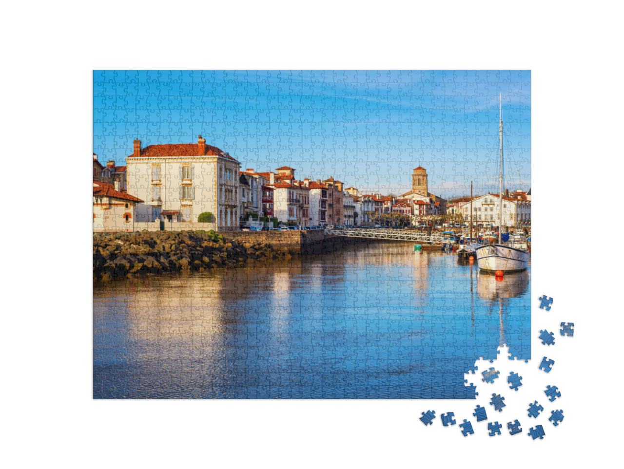 Puzzle de 1000 pièces « Maisons blanches traditionnelles dans la vieille ville et le port de St. Jean de Luz, Pays Basque »