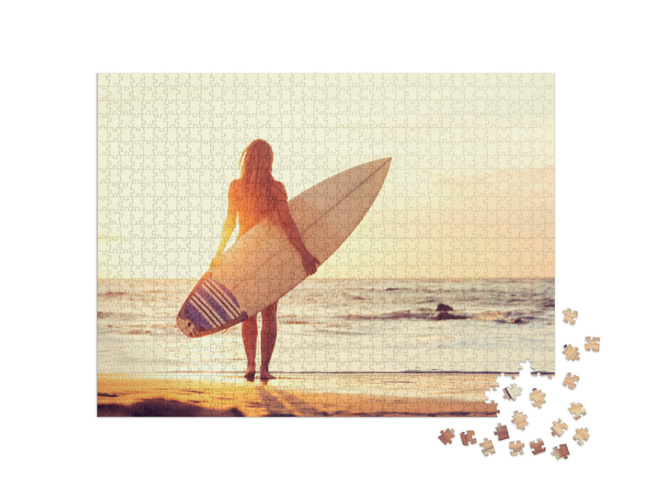Puzzle de 1000 pièces « Surfeuse sur la plage au coucher du soleil »