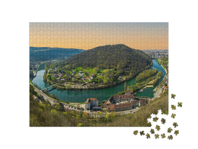 Puzzle de 1000 pièces « Le fer à cheval de la rivière Besançon et l'île au bord de la rivière en Bourgogne France »