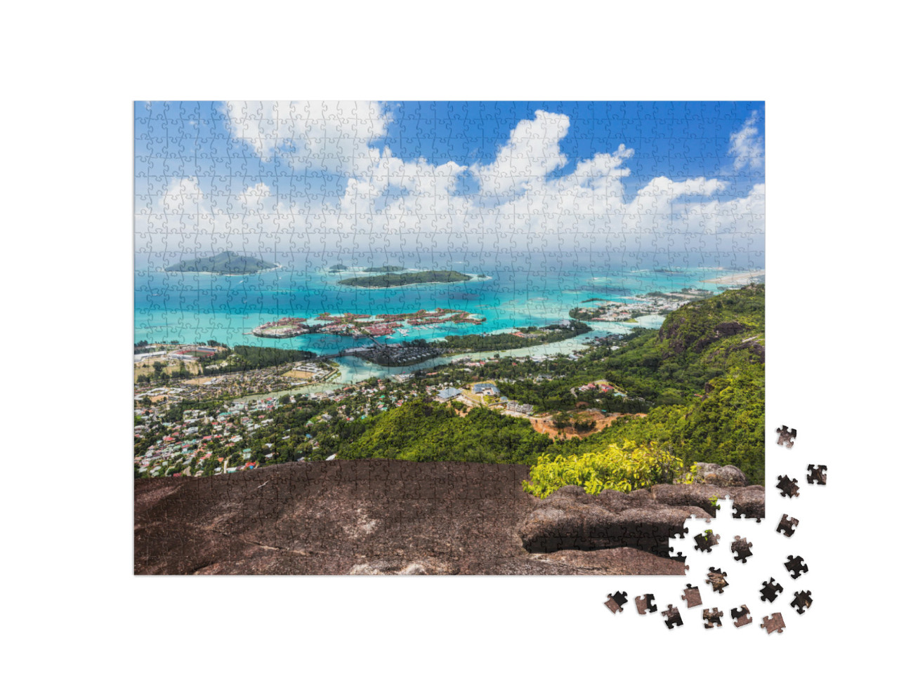 Puzzle de 1000 pièces « Vue du Mont Copolia et de ses rochers de granit sur la capitale Victoria, Seychelles »