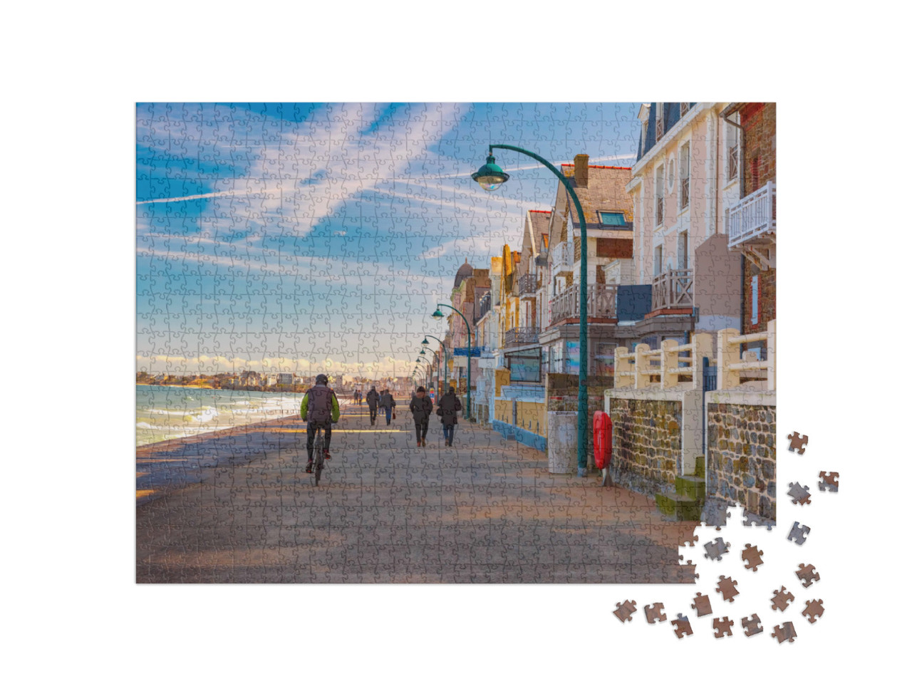 Puzzle de 1000 pièces « Haute digue de pierre à marée basse dans la belle ville portuaire entourée de remparts de Saint-Malo »