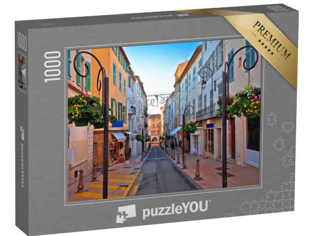 Puzzle de 1000 pièces « Rue colorée à Antibes promenade et commerces vue, sud de la France »