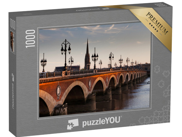 Puzzle de 1000 pièces « Vue sur le Pont de pierre au coucher du soleil dans la célèbre région viticole de Bordeaux, France »