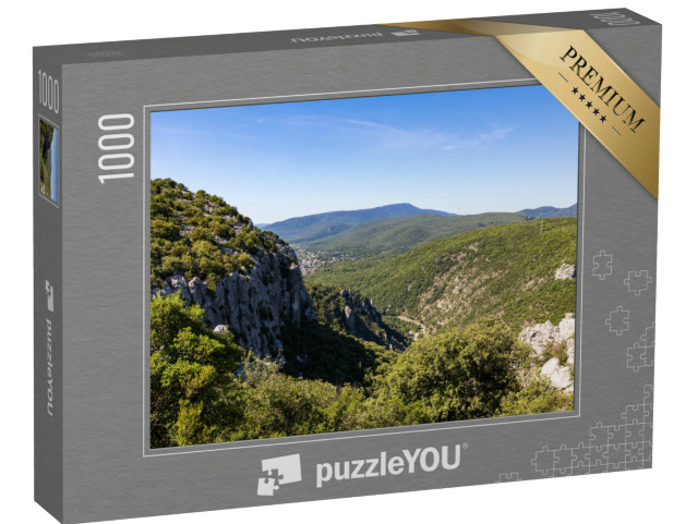 Puzzle de 1000 pièces « La ville de Ganges, à l'entrée sud des Cévennes, depuis le Parc Naturel Régional de la Combe Chaude »