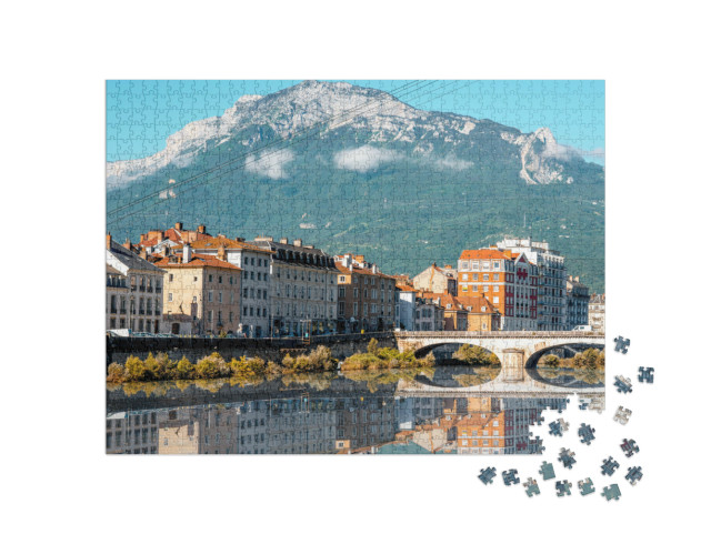 Puzzle de 1000 pièces « Vue matinale de la ville de Grenoble, dans le sud-est de la France, avec montagnes, rivière et pont. »