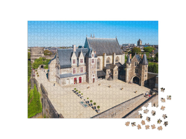 Puzzle de 1000 pièces « Le Château d'Angers est un château situé dans la ville d'Angers, dans la vallée de la Loire »