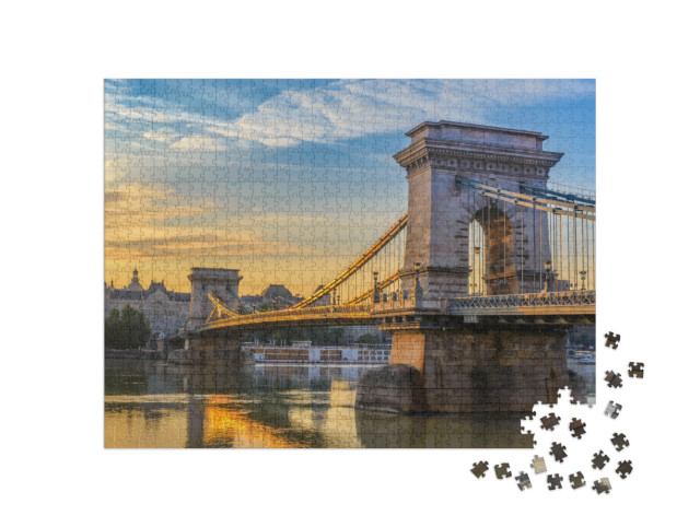 Puzzle de 1000 pièces « Lever de soleil sur le pont des Chaînes à Budapest, Hongrie »