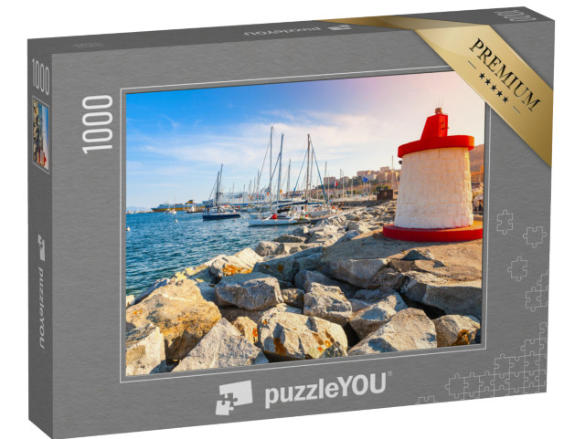 Puzzle de 1000 pièces « Môle du port d'Ajaccio avec le phare rouge et blanc sous le soleil, île de Corse, France »