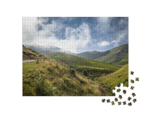 Puzzle de 1000 pièces « paysage pittoresque dans les montagnes d'Iraty en été, Pays basque, France »