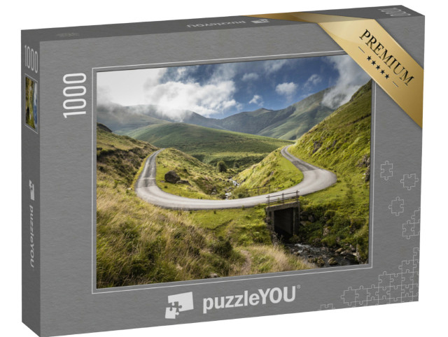 Puzzle de 1000 pièces « Vue sur le virage du col de la route panoramique dans les montagnes d'Iraty, Pays basque, France »
