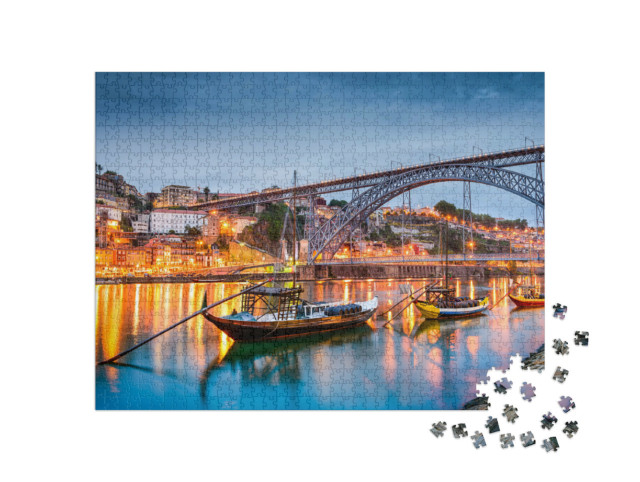 Puzzle de 1000 pièces « Silhouette de la vieille ville de Porto sur le fleuve Douro, Portugal »