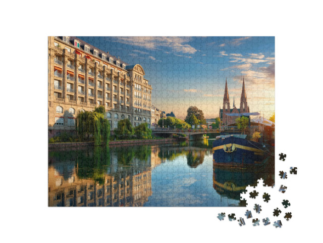 Puzzle de 1000 pièces « Église réformée Saint-Paul de Strasbourg au lever du soleil, France »