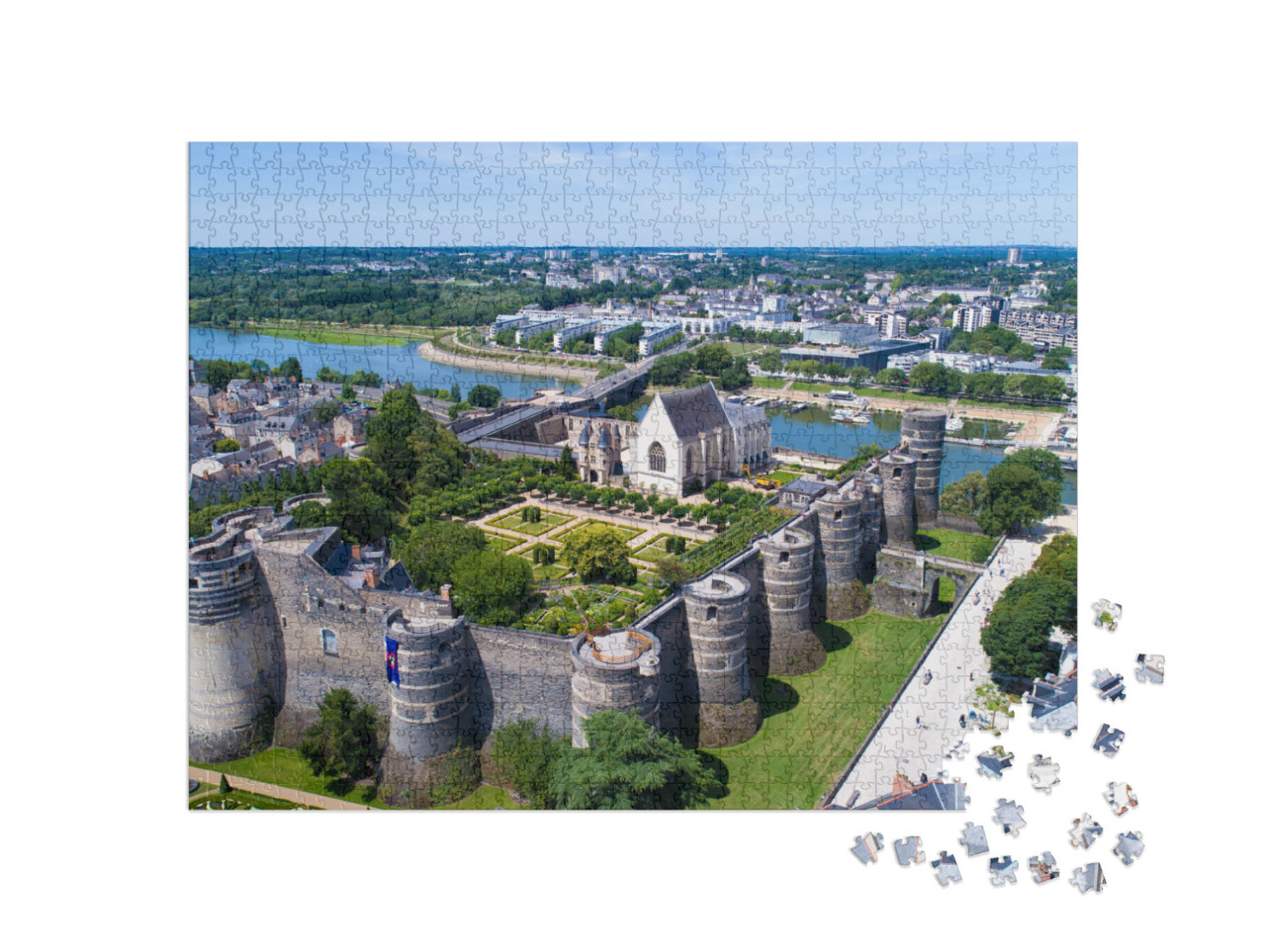 Puzzle de 1000 pièces « Vue aérienne du château des ducs d'Anjou dans la ville d'Angers, Maine et Loire, France »