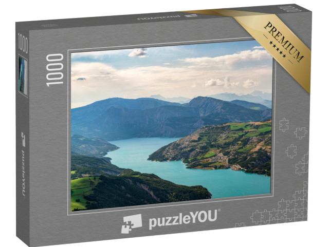 Puzzle de 1000 pièces « Vue sur le lac de Serre-Ponçon - magnifique pointe bleue entourée des Alpes françaises »