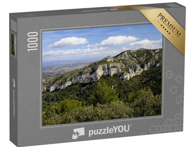 Puzzle de 1000 pièces « Formation rocheuse massive dans les Alpilles par une journée ensoleillée au printemps »